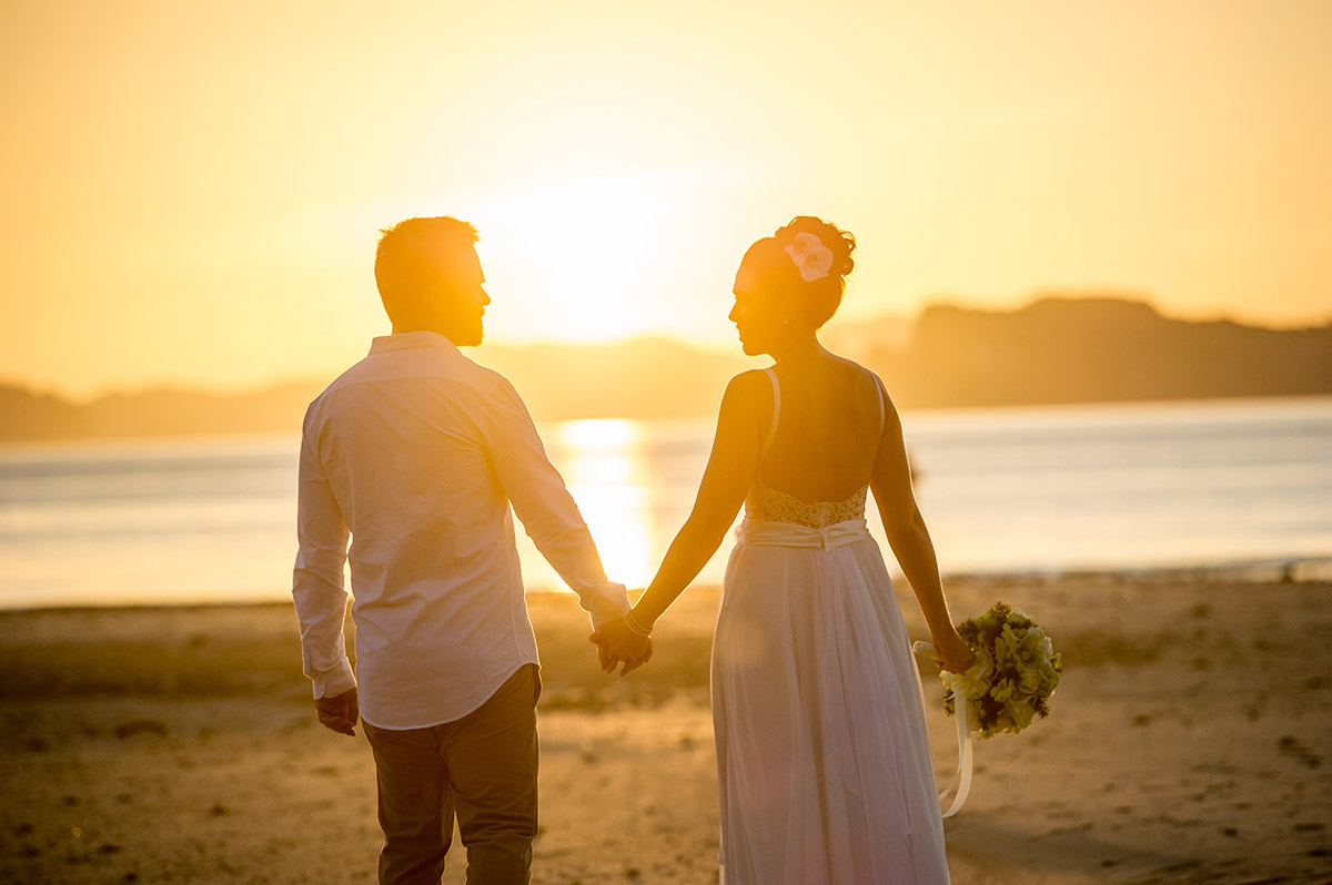 Ocean Embrace Wedding Ceremony - アマリ ヴォーグ クラビ